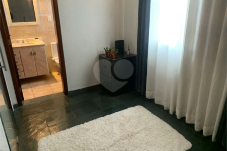 Sobrado de 242 m² com 3 Suítes e 4 Vagas de Garagem no Ipiranga