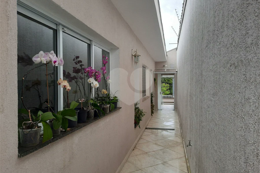 casa térrea na Vila Romana, 07 vagas de garagem, 4 quartos,, sendo 1 suíte amplo quintal.