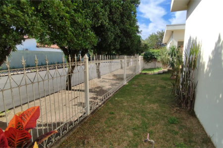 Casa à Venda de 3 dormitórios em São Carlos, no bairro Parque Santa Marta
