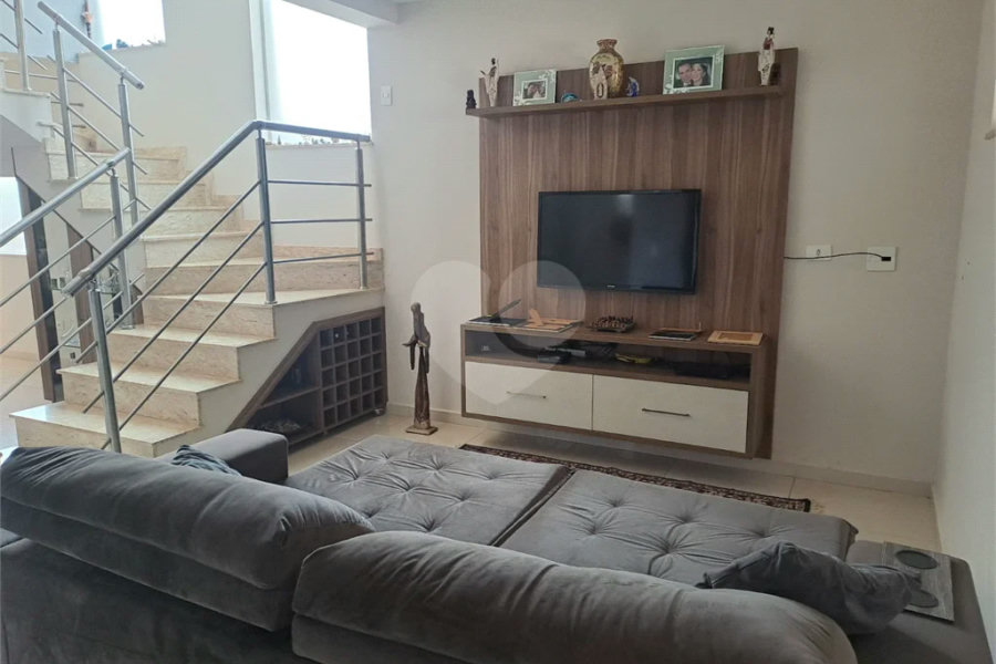 Linda Casa 3 dormitórios com piscina - R$ 950.000,00