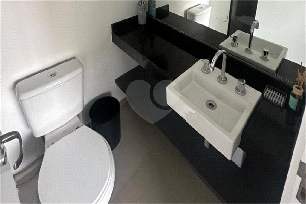 Studio de 28m2 mobiliado com sacada à venda na Bela Vista