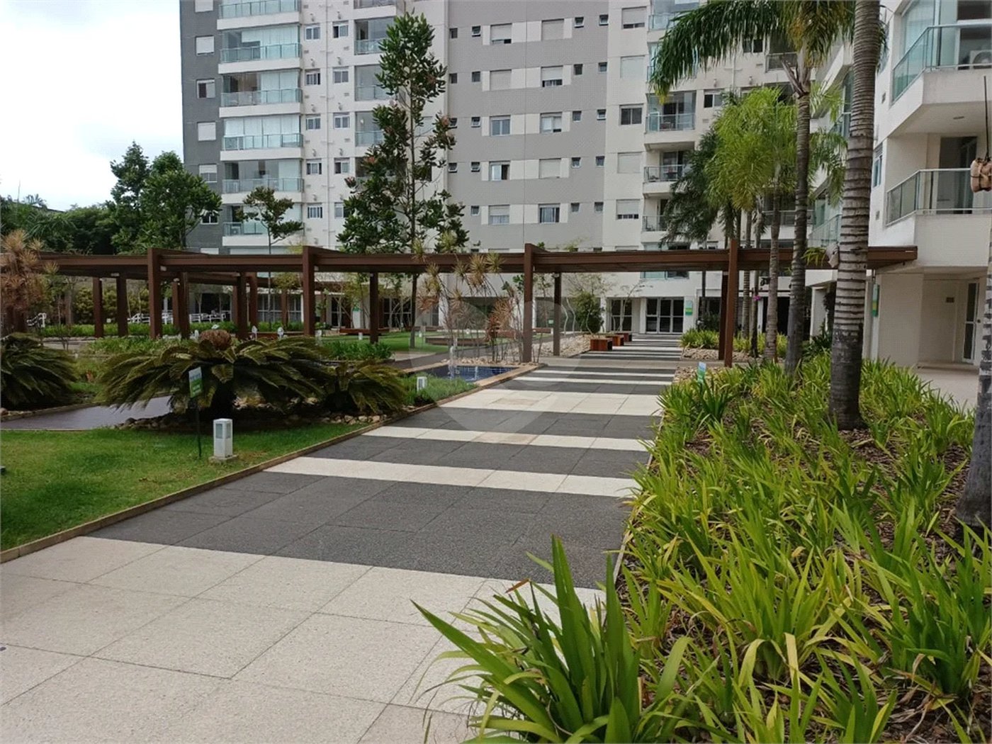 APARTAMENTO PARAÇAÇÃO COM 3 DORMITÓRIOS E 2 VAGAS DE GARGEM NA VILA ANASTÁCIO