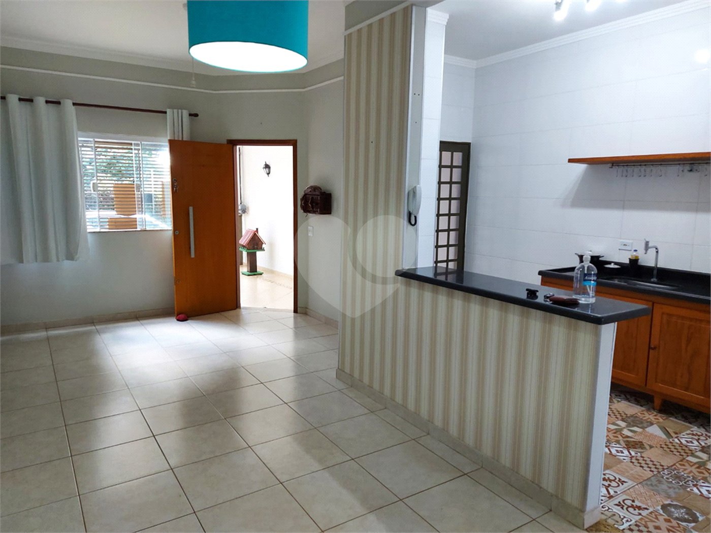 Casa Térrea com 2 dormitórios, sendo 1 suíte.