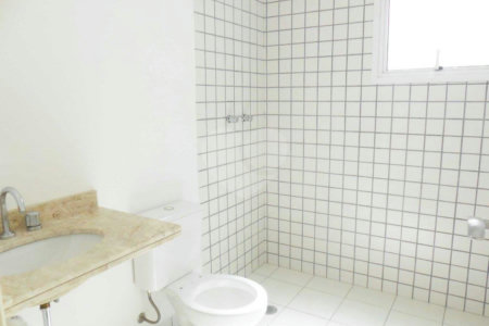 Casa à venda com 4 quartos, sendo 2 suítes, no condomínio Bristol Village, São Paulo - SP