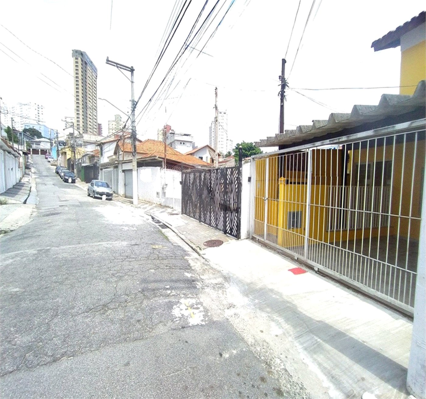 SOBRADO DE 100 M² COM 03 DORMITÓRIOS, VAGA E QUINTAL PARA LOCAÇÃO (OU VENDA) NO JARDIM DO COLEGIO-SANTANA