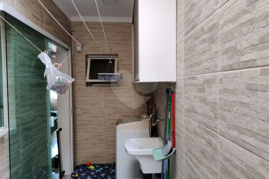 Vende-se Sobrado com 2 Suítes em Condomínio Fechado – Vila Ré