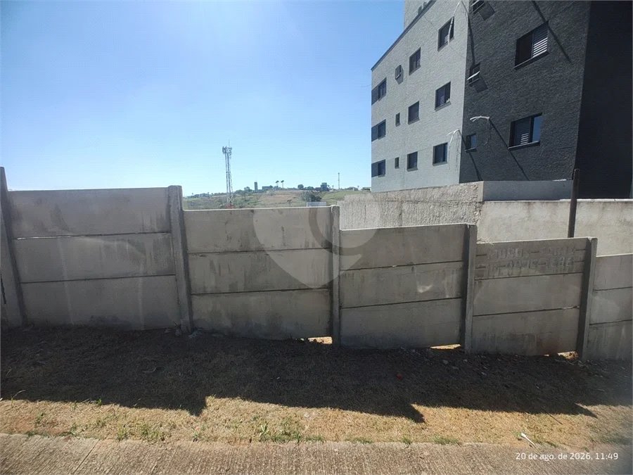 Terreno em Atibaia com 197 metros, pronto para construir, ao lado de supermercado e diversos comércios