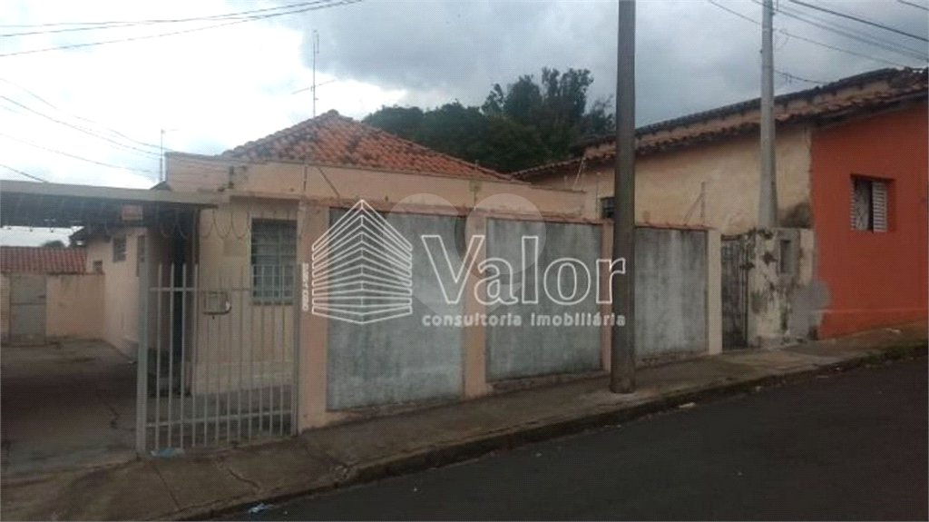 Casa térrea com 2 dormitórios.