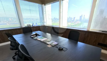 Sala comercial de 198m² com vista em Pinheiros