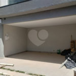 Casa em Atibaia com 3 dormitórios (1 suíte), sala 2 ambientes, piscina, 2 vagas de garagem, aceita financiamento