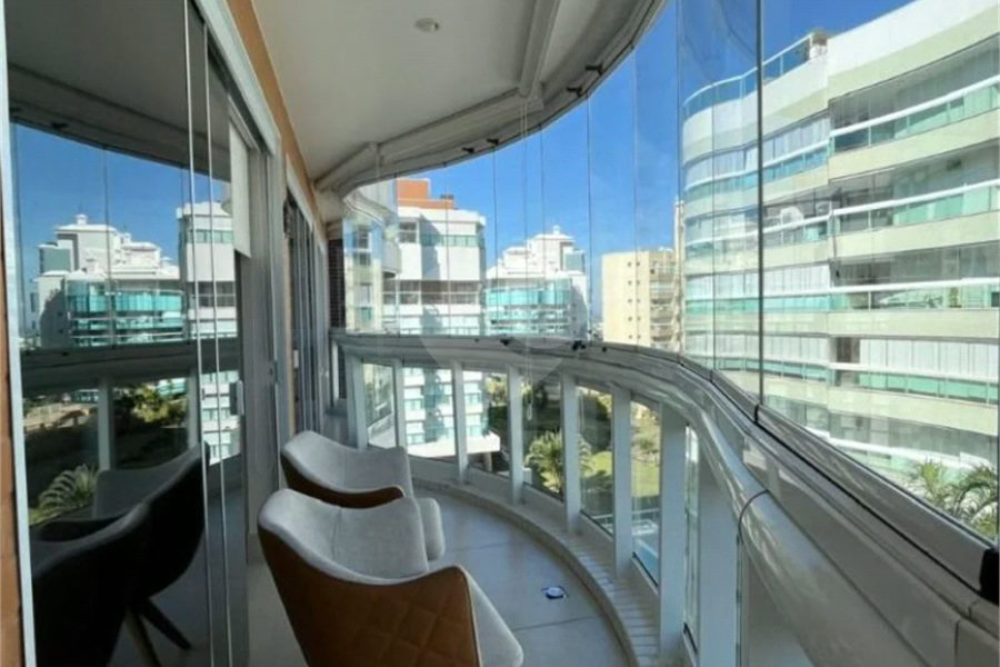 Apartamento à venda com 3 quartos, sendo 1 suíte,  em Riviera de São Lourenço, Bertioga, SP