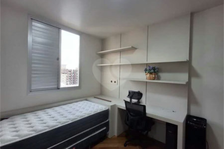 Apartamento totalmente decorado em Moema com 70 m2 , 2 quartos, 2 suítes e 2 vagas, ambientes com ar condicionado.
