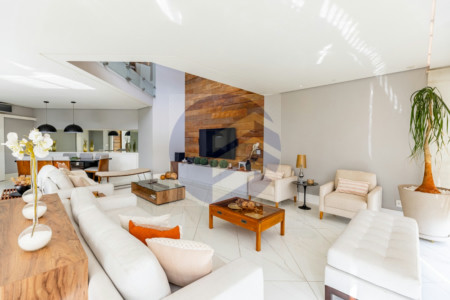 Duplex à venda com 3 quartos, sendo 3 suítes, em Vila Suzana 287m²