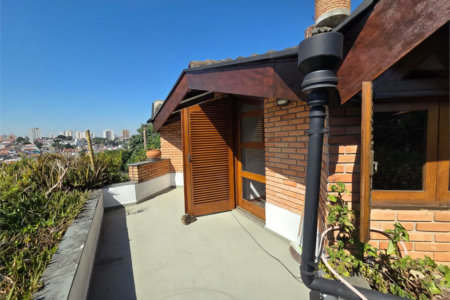 Casa à venda com 4 quartos, sendo 2 suítes,  em Cidade São Francisco, São Paulo, SP