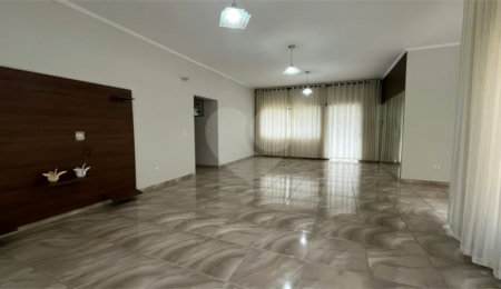 Casa à venda ou para alugar com 4 suítes em Parque Primavera, Poços de Caldas, MG
