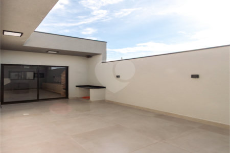 Indaiatuba- Jardim Bom Sucesso - Venda: R$ 765.000,00 - Área total: 150m² Área construída: 115m² - 3 dormitórios sendo 1 suíte com armário planejado; Cozinha integrada; Sala para dois ambientes; Banheiros com box gabinetes e espelhos; Área gourmet com churrasqueira a carvão e móveis planejados;