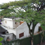 Lindo sobrado, possui 3 dormitórios, sendo 1 suíte master com sacada, banheira, e 4 vagas