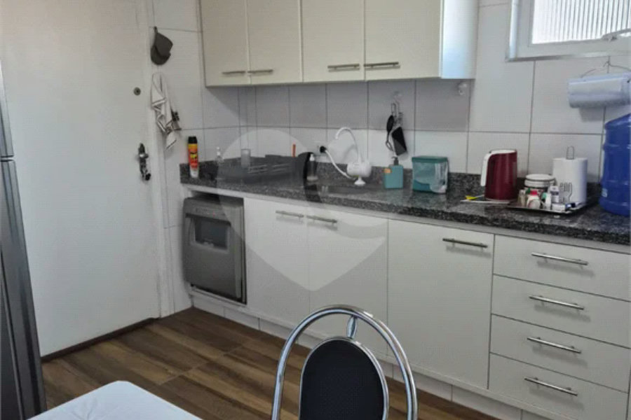 Apartamento à venda no Edifício Pedro Ometto, no coração de Piracicaba.