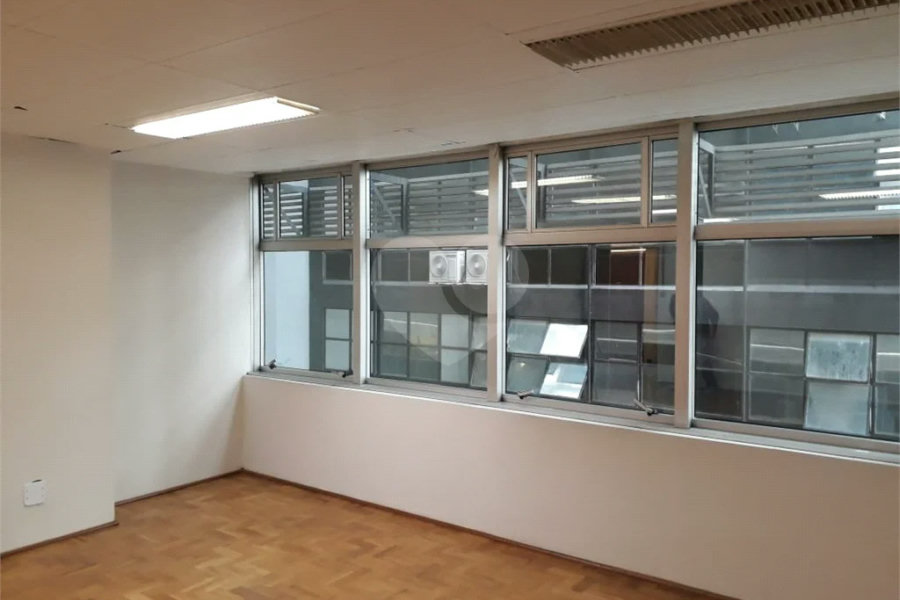 Conjunto Comercial na Av. Paulista, Anexo ao Metrô Brigadeiros