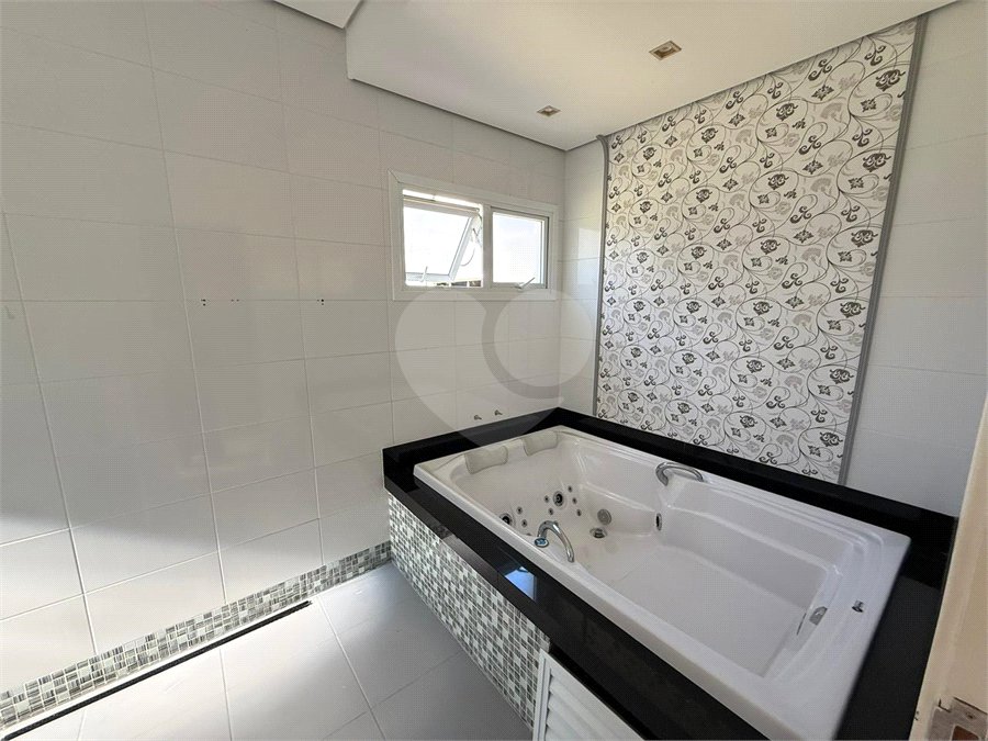 Casa alto padrão condomínio fechado em Atibaia com 4 suítes e ampla área de lazer, espaço gourmet, piscina, 6 vagas garagem