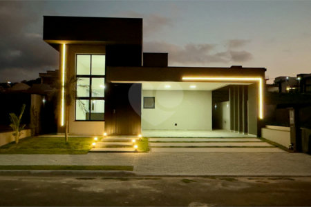 Casa térrea 3 dormitórios (3 suítes), espaço gourmet, piscina, 2 vagas garagem, condomínio fechado com ampla área lazer