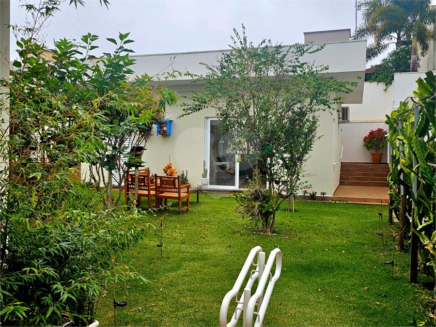 Casa á venda no condomínio Damha I