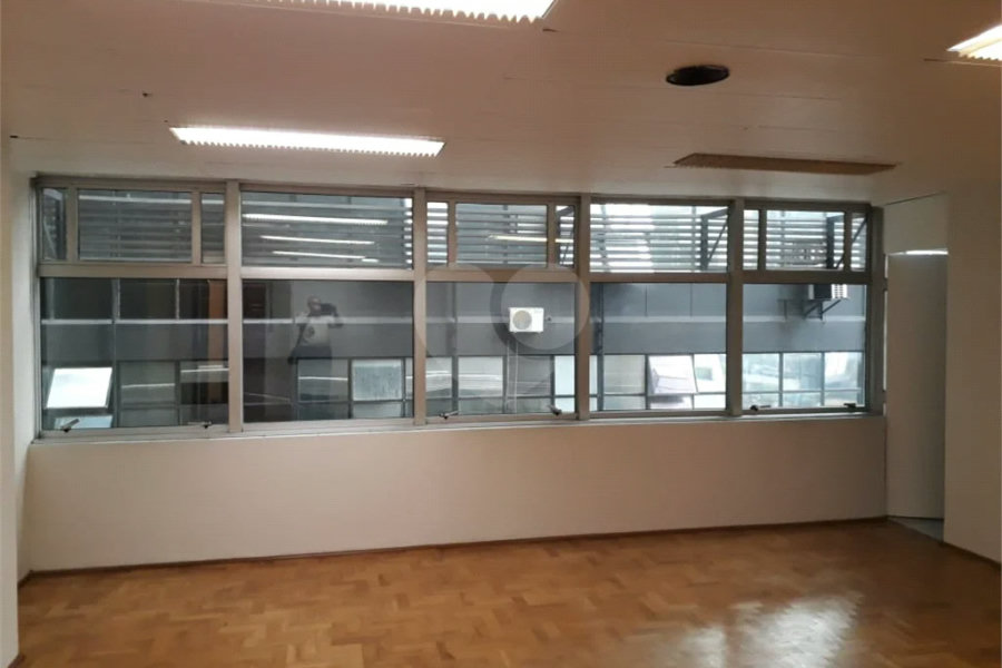 Conjunto Comercial na Av. Paulista, Anexo ao Metrô Brigadeiros