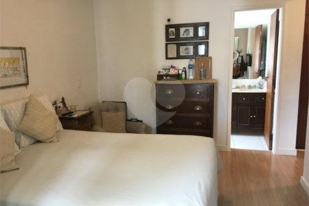 Campo Belo: Elegante Apartamento de 113 m² com Suíte e 2 Vagas em Localização Privilegiada