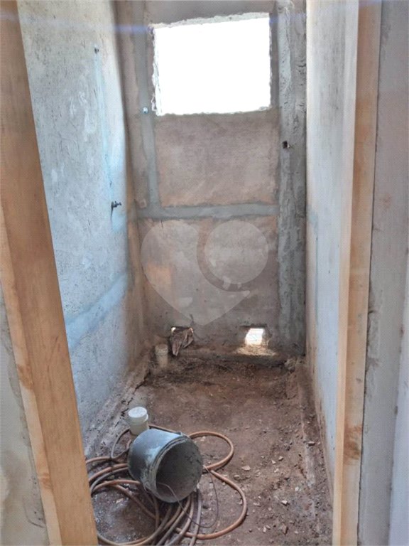 Sobrado em construção no Jardim de Cresci .
