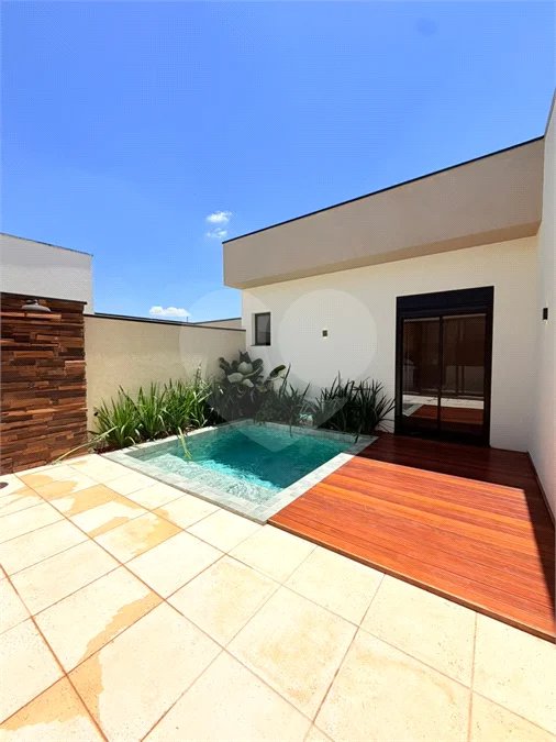 Casa térrea com 3 suítes no Condomínio Residencial Viena em Indaiatuba-SP - Acabamento de alto padrão - R$ 1.690.000,00 - AT 250 m² - AC 158 m² - 3 suítes,, sendo 1 suíte master com closet - Sala para dois ambientes (estar e jantar) - Cozinha planejada com ilha cooktop, forno elétrico e micro-ondas,