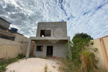 Casa térrea na Vila São José.