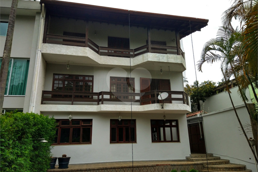 SOBRADO DE 426,0 M² COM 04 SUITES, SALÃO DE FESTAS, 06 VAGAS,06 BANHEIROS E PISCINA PARA LOCAÇÃO OU VENDA NO BARRO BRANCO