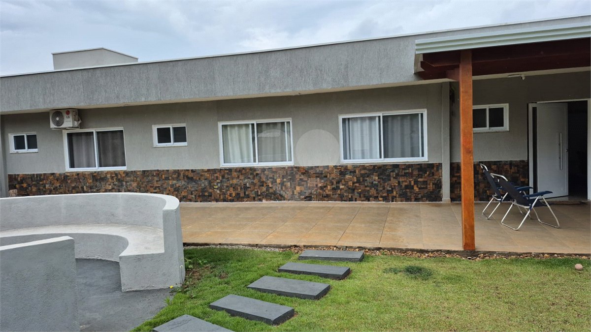 Casa Terreá com 3 suítes a Venda em Atibaia