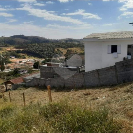 Terreno em Bom Jesus dos Perdões com 290 metros, excelente localização, pronto para construir