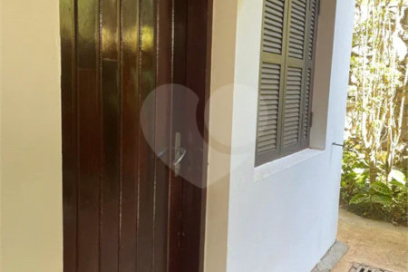 Casa à venda, 742 m², com piscina, 5 suítes, em Embu das Artes