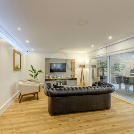 Casa à venda com 4 quartos, sendo 2 suítes, no condomínio Residencial Vila Lagos, São Paulo - SP