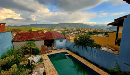 Casa à venda com 5 quartos, sendo 1 suíte,  em Jardim do Lago, Atibaia, SP