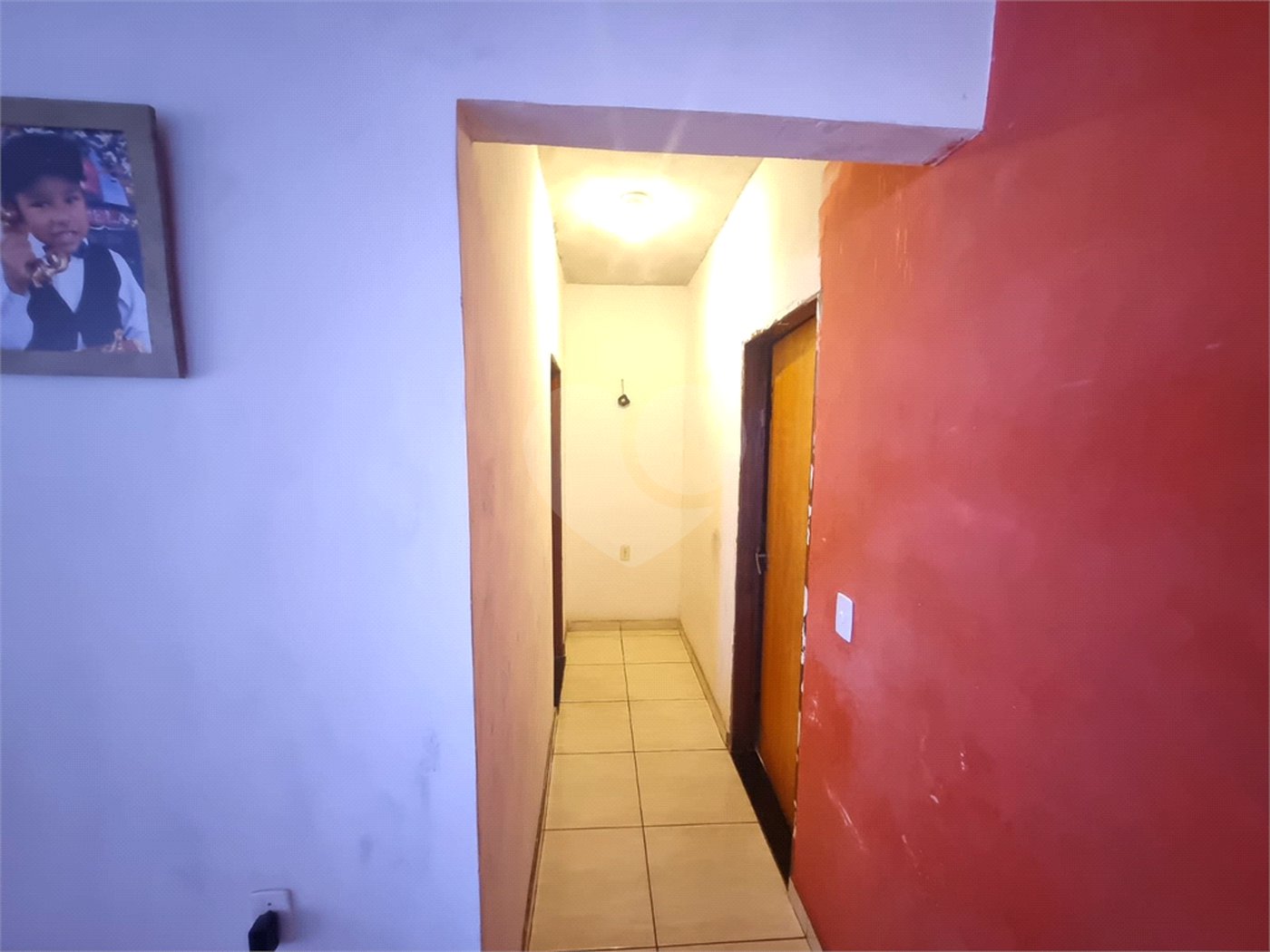 Sobrado 3 quartos e área comercial em baixo.