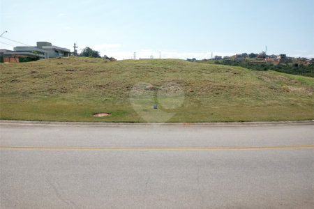 Terreno à Venda em Condomínio de Alto Padrão na Cidade de Vinhedo/SP.