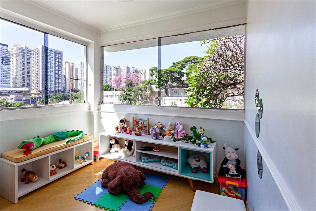Sobrado à venda com 10 quartos em Campo Belo, São Paulo, SP