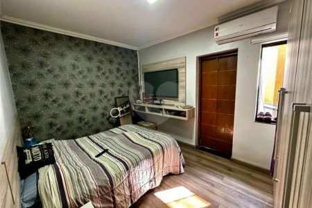 Casa com Piscina e Churrasqueira | 2 Suítes | Edícula | 3 Vagas | 275m²