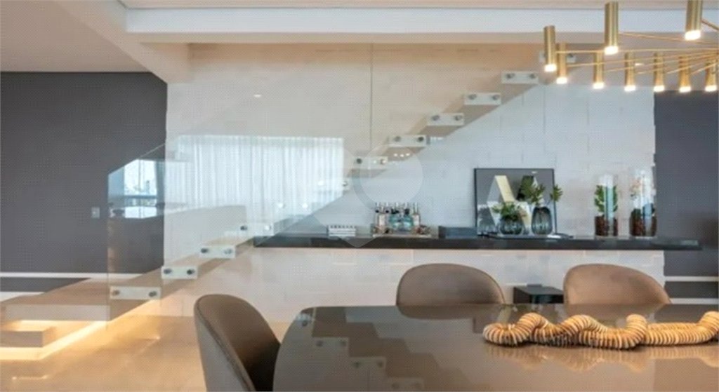 Deslumbrante apartamento duplex pronto para mudar no Itaim Bibi com 242M2, 2 suítes, 3 vagas