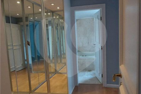 Apartamento à venda no Campo Belo de 245m² com 3 suítes e 3 vagas