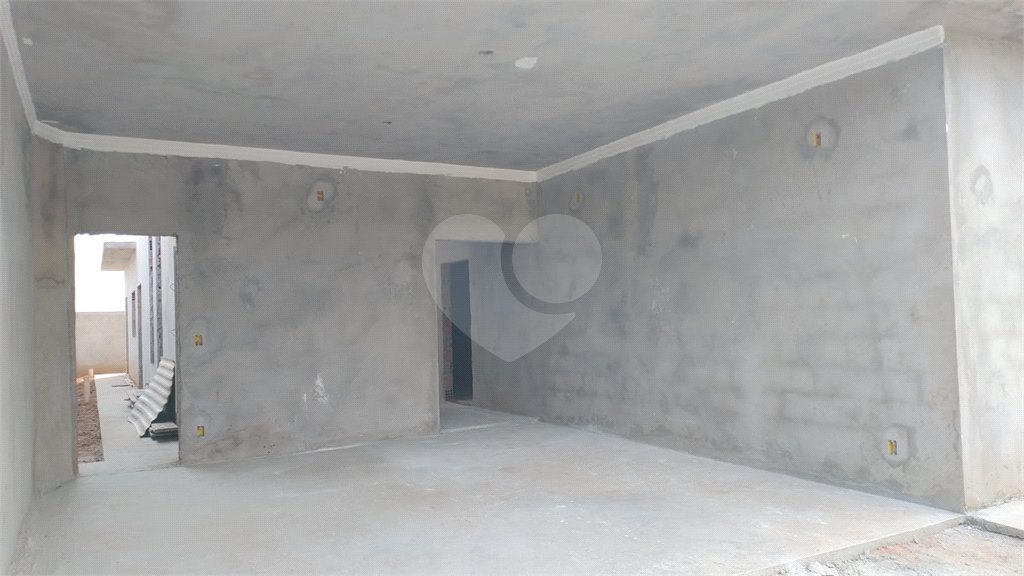 Casa térrea em fase de construção para venda no condomínio Quebec