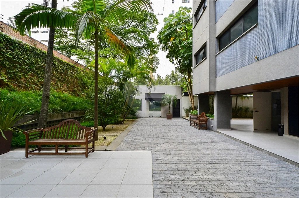 Imóvel de 226m² exclusivo com sala ampla 4 quartos, 2 suítes, 4 vagas Higienópolis