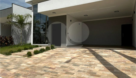 Casa à venda com 3 quartos, sendo 1 suíte,  no condomínio Terra dos Buritis, Ibaté - SP