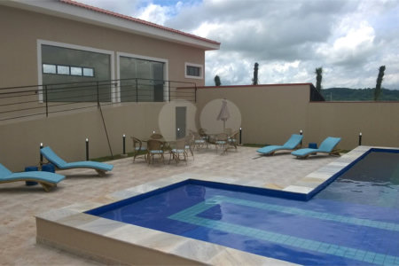 Casa térrea no Condomínio Reserva Imperial.