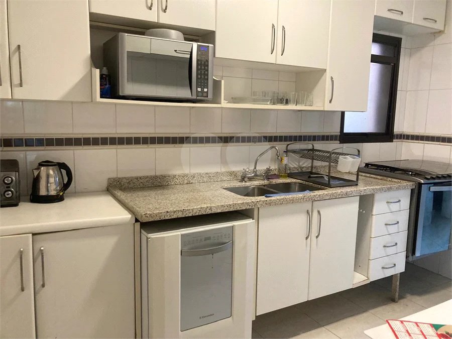 Apartamento Mobiliado no Alto da Boa Vista, com churrasqueira na varanda , 3 suítes e próximo ao Metro