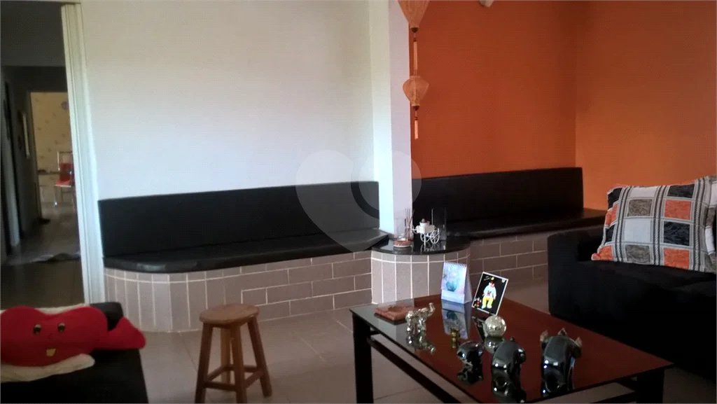 Sítio à venda em Santa Isabel com 2.700m² | Piscina | Casa de Caseiro | Excelente para lazer ou investimento