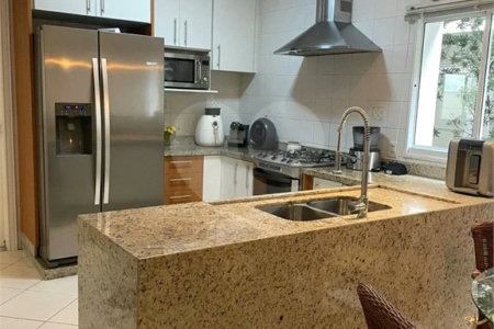 Casa à venda em condomínio fechado em Vinhedo, interior de São Paulo